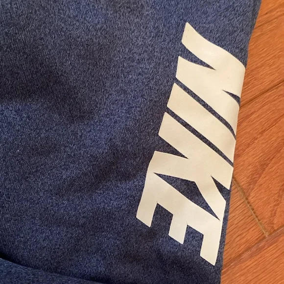 Bundle of 6 Nike hoodies, pull over & 3 sweatpants. Total of 9 items - Picture 14 of 16